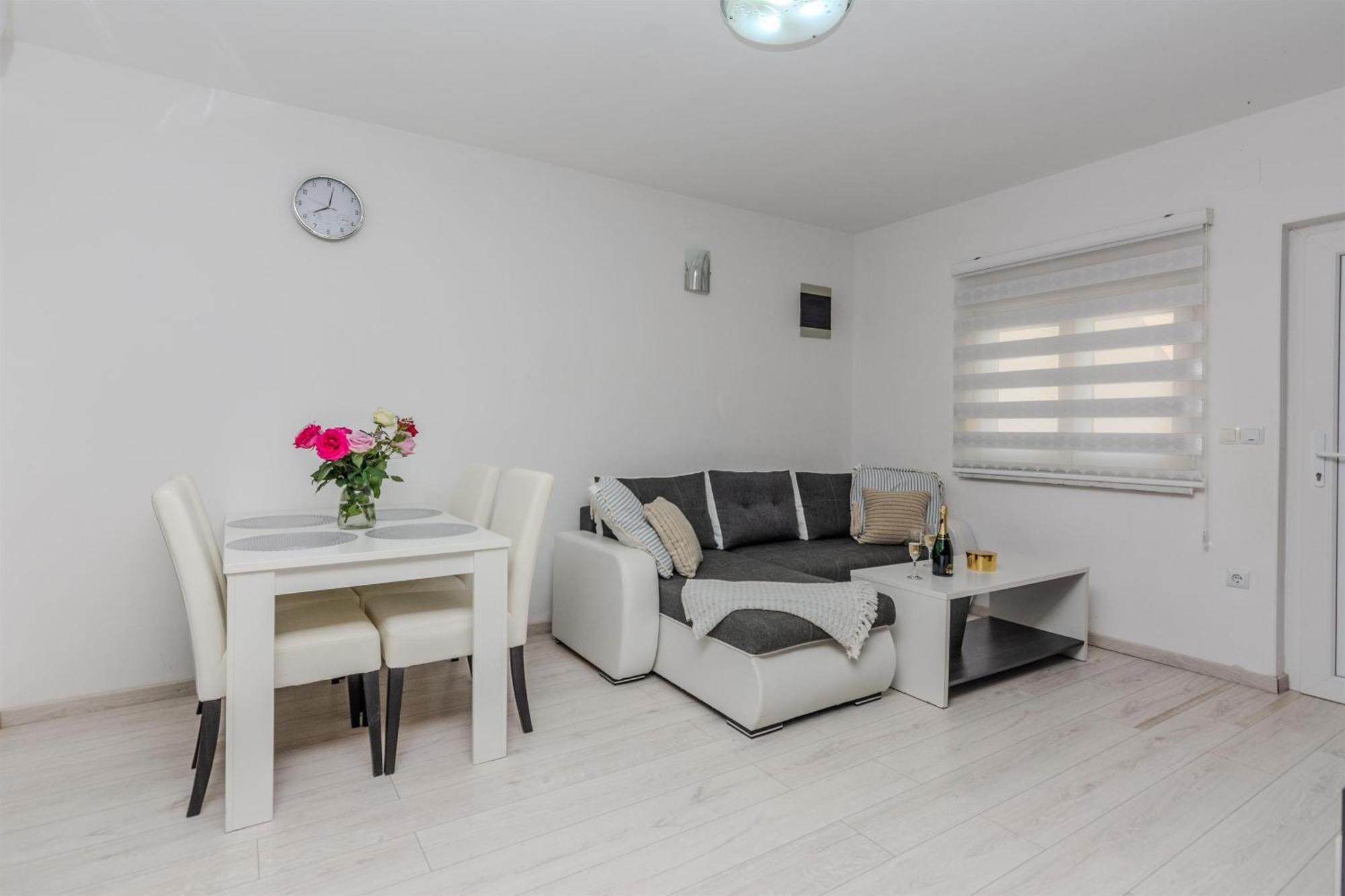 Apartments Lucica Vir Zewnętrze zdjęcie