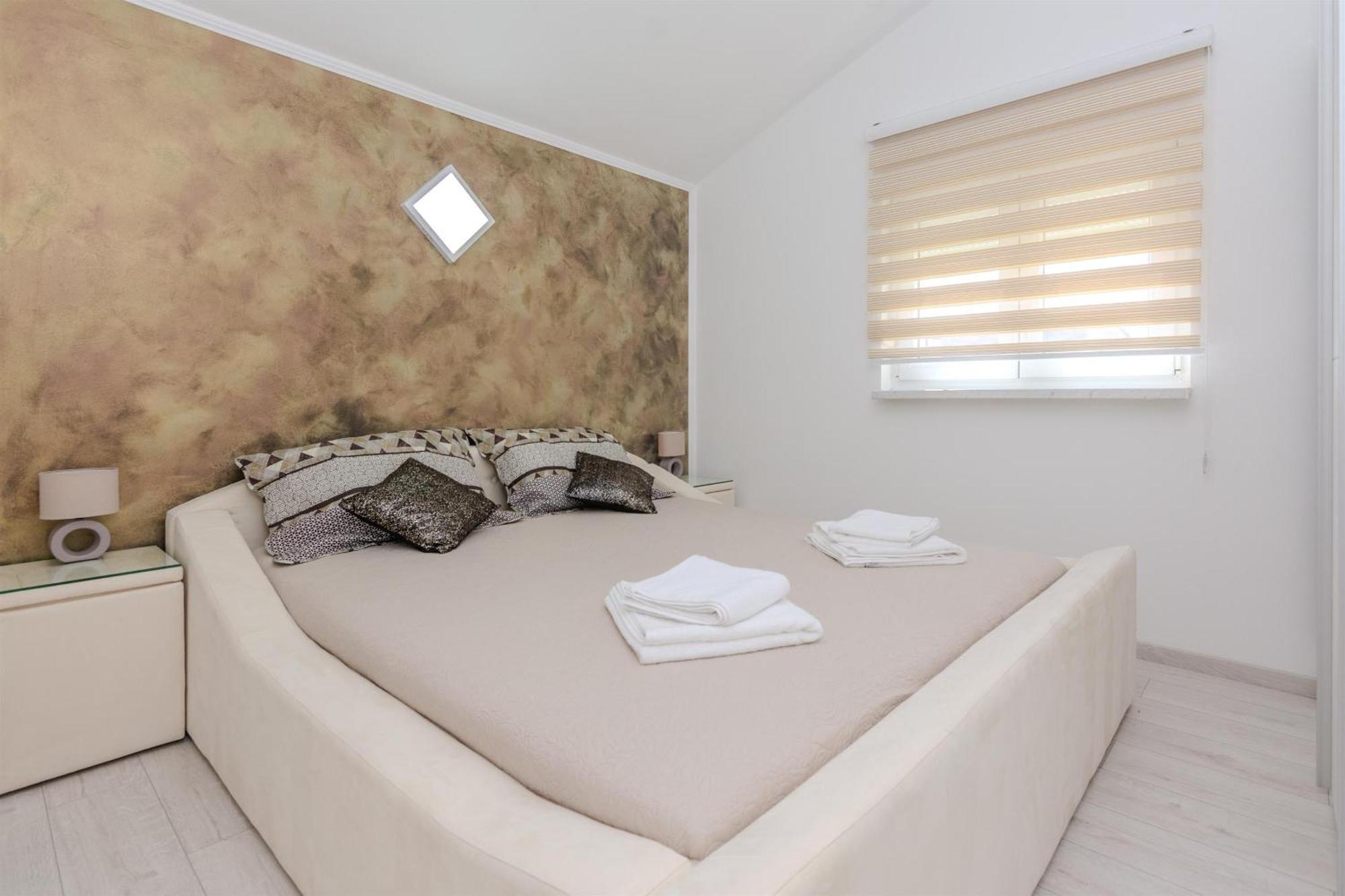 Apartments Lucica Vir Zewnętrze zdjęcie